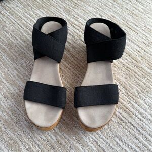 CHARLESTON SHOE CO. Black and Tan Sandals